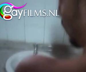 Gay sex op een openbaar toilet