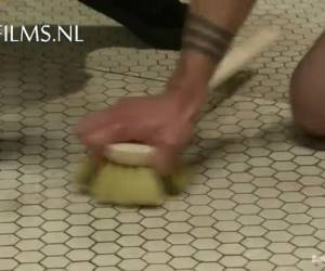 Vernederd door een groep mannen met stijve lullen