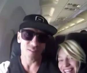 esta chica rubia y cachonda mima su dick en el camino a méxico. en el plano que le da colarse una mamada.