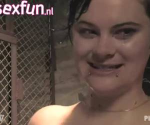 extreme plas sex in de kelderbox