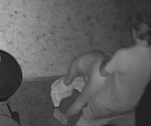 Gefilmd door de bewaking camera neukt hij zijn vrouw
