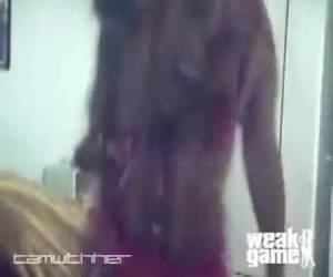 esta super caliente chica muestra lo que tiene para su webcam. y por supuesto podamos disfrutar igual.