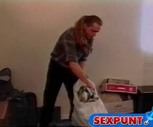 Geile knul spuit mond van de buurvrouw vol zaad