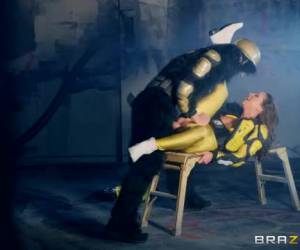 Abigail Mac y Danny D participan en esta versión porno de la mítica Power Rangers, yo reconozco que no he sido muy seguidor de la saga pero eso no implica que no haya tenido éxito mundial, así que era de esperar que tuviera su versión porno y parte e