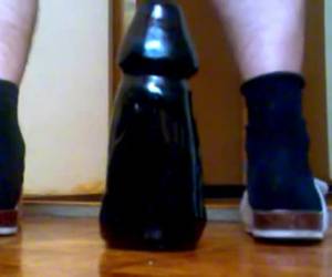 Homo neemt de Darth Vader onder de dildos in zijn zwarte gat