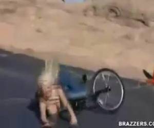 mujeres todavía de vez en cuando qué cosas estúpidas. ver sus grandes tetas grandes pero tan estúpido como un cerdo! obras de grandes tetas mujer whiteh un humor