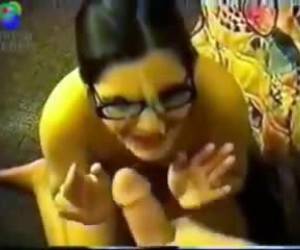 A pesar de que lleva las gafas la chica está con los ojos cerrados por si acaso le cayera un poco de semen en ellos. Ella está en corta espera hasta que él rápidamente le va soltando varios chorros de leche y siempre es el primero el que sorprende a t