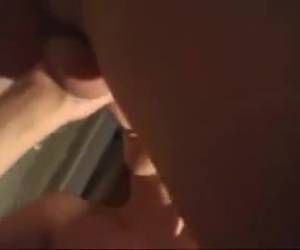 ella tentó a su novio en la parte superior, una vez en el techo deja sus tetas hermosas ver y ella toma su virilidad en su boca. succión caliente en la terraza.