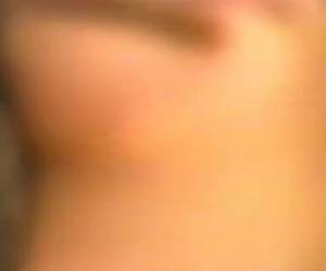 en esto del porno amateur de una joven pareja cachonda follar sobre la música de bruce springsteen. su dick duro golpeando en su coño peludo.