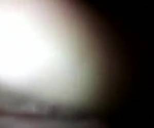 en esta película de sexo amateur a masturbarse su coño calvo.
