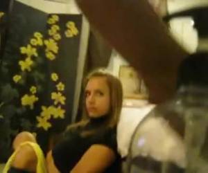 filmes de ele se masturba whiteh um grande pênis deixa sua buceta whiteh seu punho no que quer dizer deixem sua boca fodido e a face cheia de esperma spray.