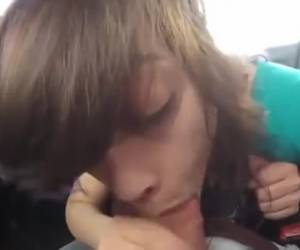 este casal adolescente transforma tesão filmes on-line. hoje um boquete no carro.
