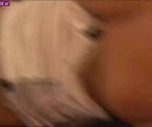 após a loira e seu whiteh buceta vibrador tem se masturbava, ela dálhe um golpe e rode até na boca dela acabou vindo e engolir o esperma dele.