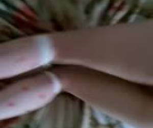 Essa magrinha branquinha gritou muito enquanto estava sendo traçada pelo novo namorado, o cara pegou ela de jeito para a danadinha se apaixonar mais
