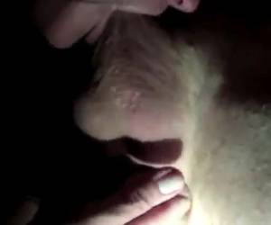 Video porno de uma coroa safada e sedenta de rola fodendo com um cara mais novo. Ela fica louca com a pica, cai de boca e chupa feito uma cadela.