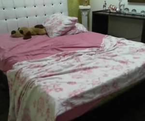 Caiu no zap casal fodendo no motel. Vídeo que caiu no zap de um casal fodendo no motel com a morena gostosa cheia de tatuagens de ladinho e seu marido