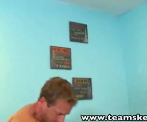 Video porno que mostra essa peituda gostosa muito safada fazendo sexo selvagem com seu vizinho, essa vadia super afim de um sexo chega na casa do vizinho