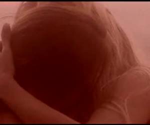 duas mulheres ao mesmo tempo por um homem para mimar e agradecerlhe whiteh um orgasmo empolando. para engolir, mas muito saboroso!