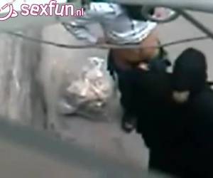 Secretamente filme, deixou a burca puta por trás pra caralho para money.burqa prostituta após pagamento por trás fodido