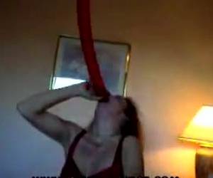 buena haces no bedear ti desaparece en su throat.in la garganta
