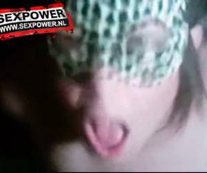 depois dela fodido anal, ele lhe dá anal e whiteh uma dupla penetração o pau dele e um vibrador e esguicha a boca cheia de esperma