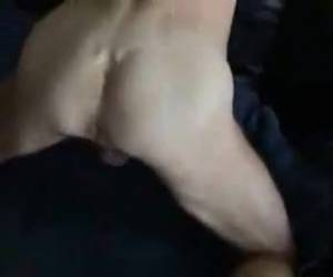 primeiro, ele dá seu namorado um belo broche e em seguida, ele mostra sua bunda recheio whiteh cum quente basta olhar como o esperma, em seguida, fora de sua bunda está vazando.