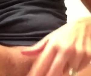 para a webcam é mastubate e depois do orgasmo os dedos lambendo,